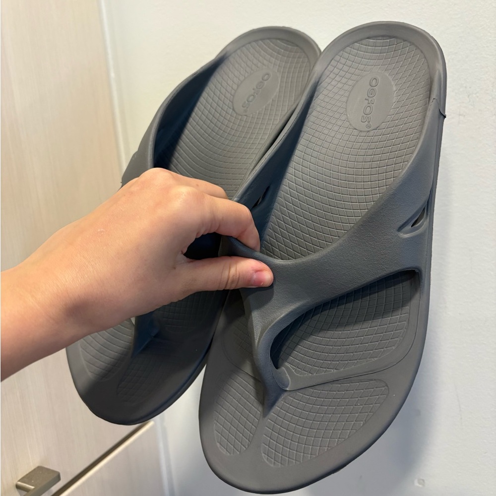 Oofos men’s grey slides flip flops sandals  size 13